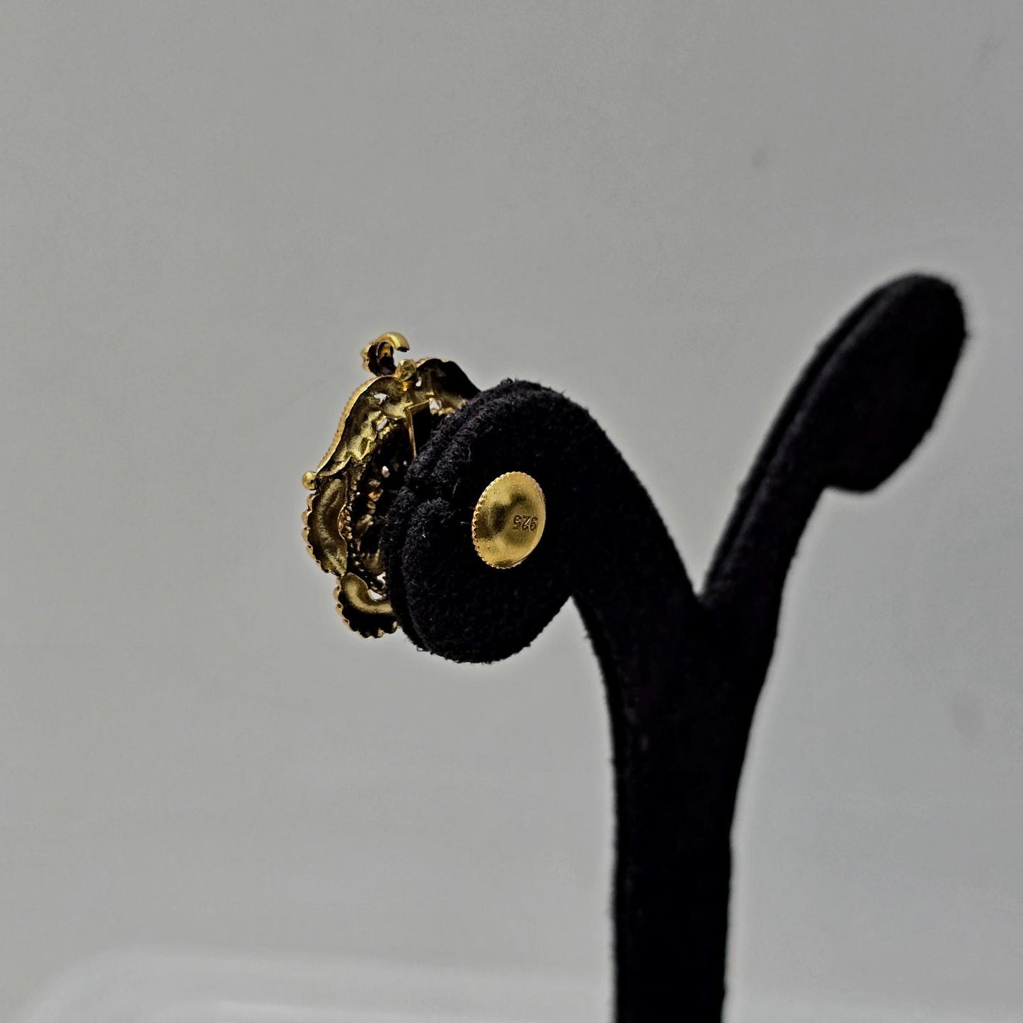 Mandari Studs
