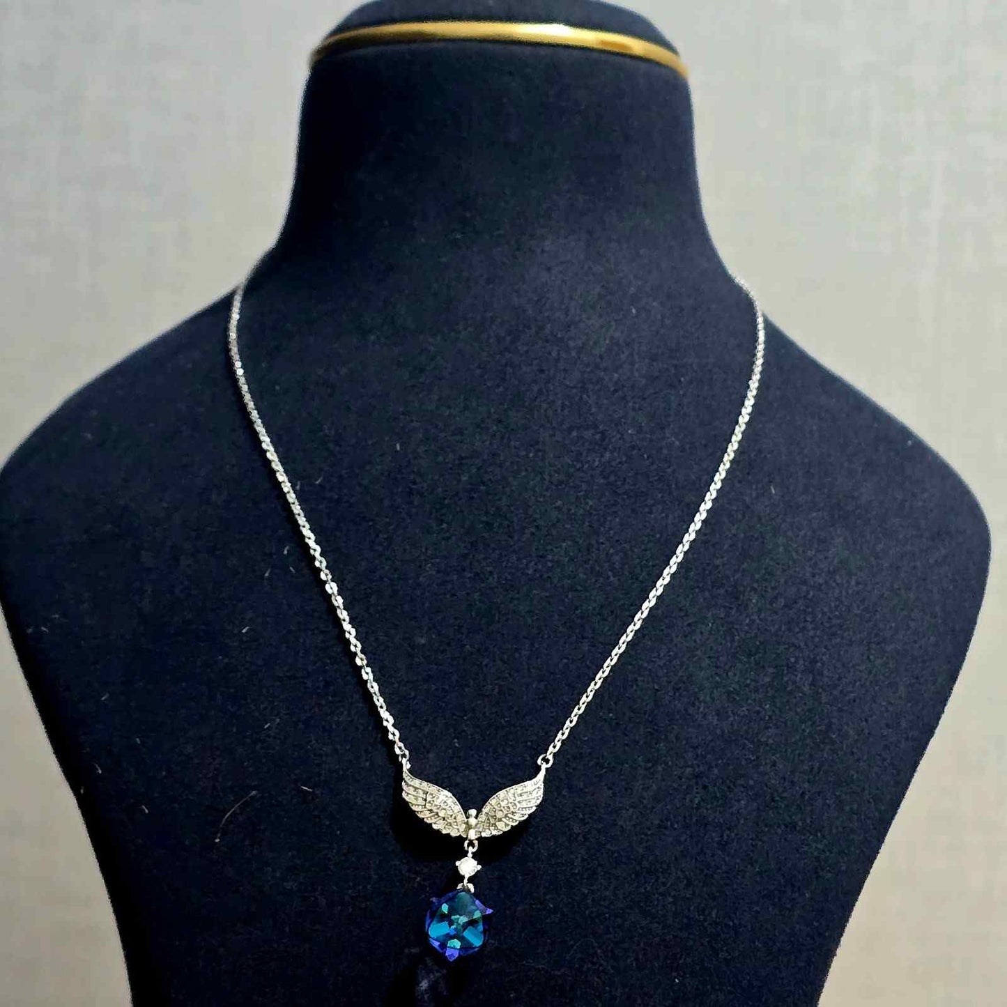 Blue Halo Wings Chain