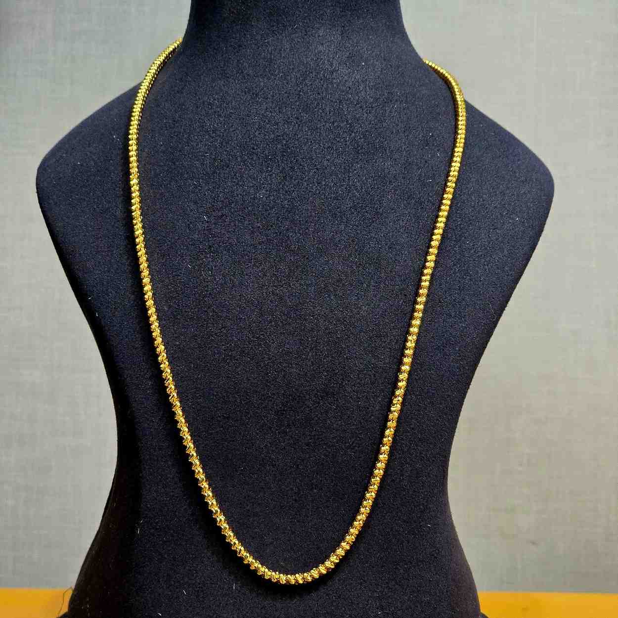 Twist Model Pustela Tadu