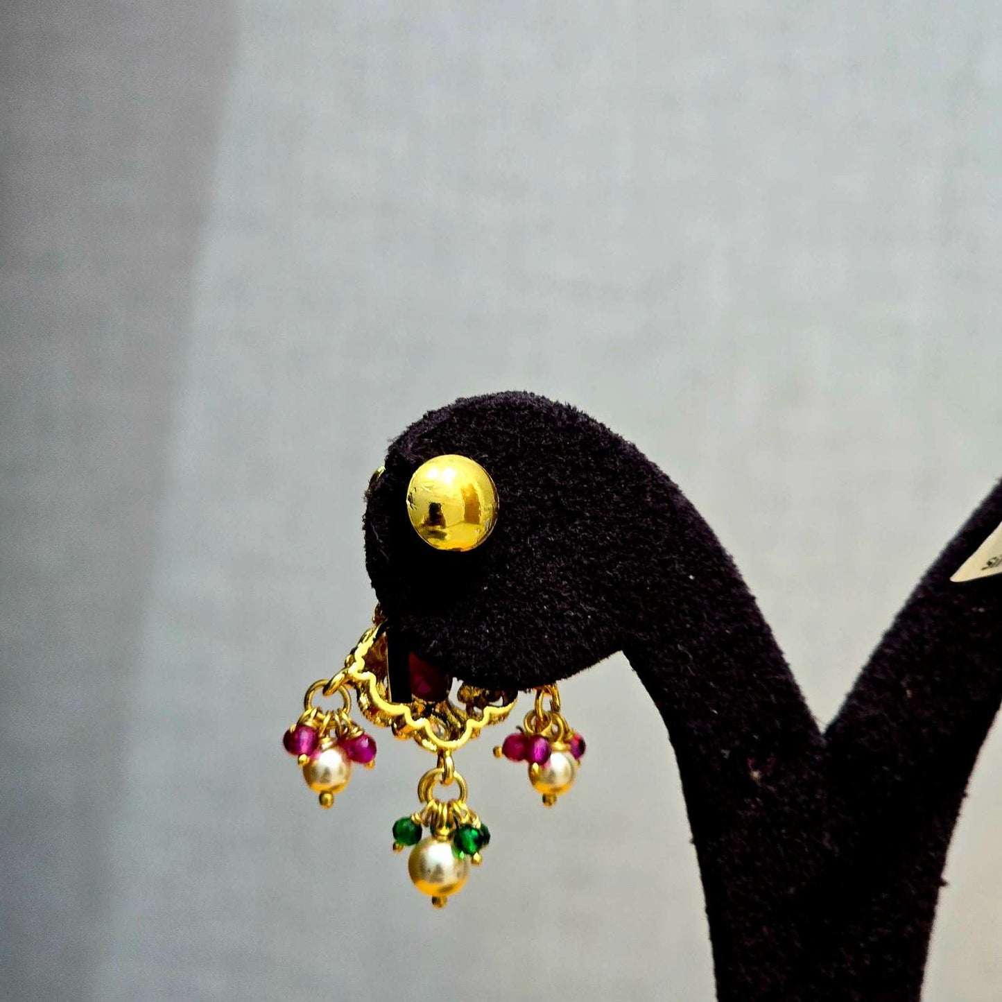 Ruhani Pearl Chandbalis