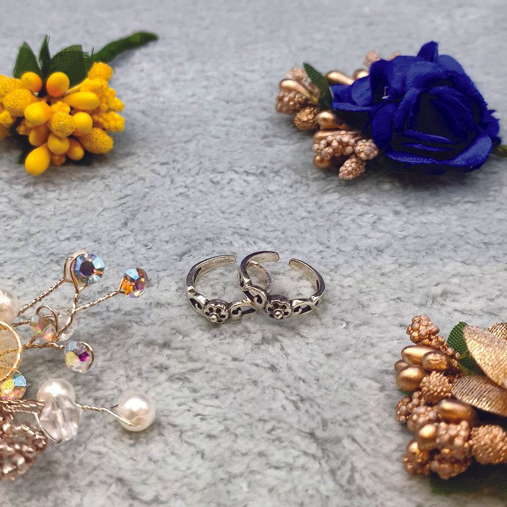 Flower Leaf Toerings - Mayuri Silver House