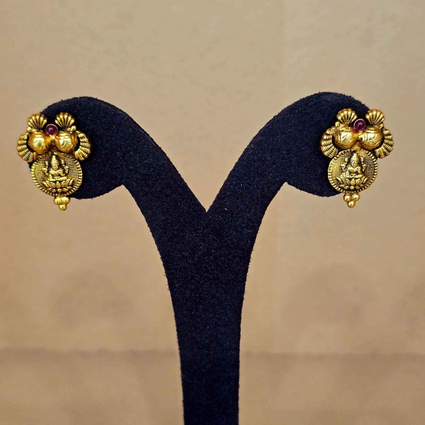 Lakshmi Kasula Peru Necklace Set