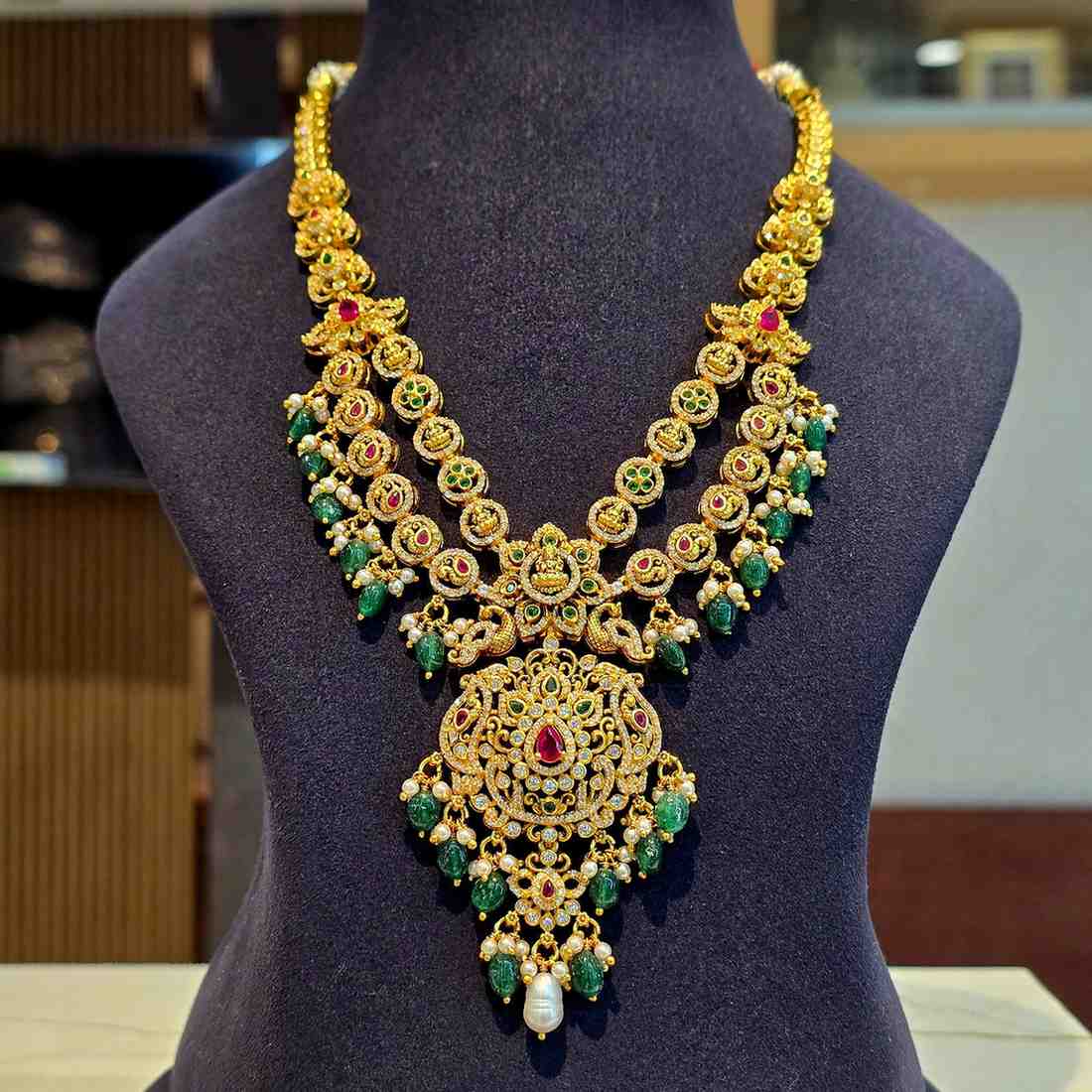 Ratna Mayura Lakshmi Necklace Set