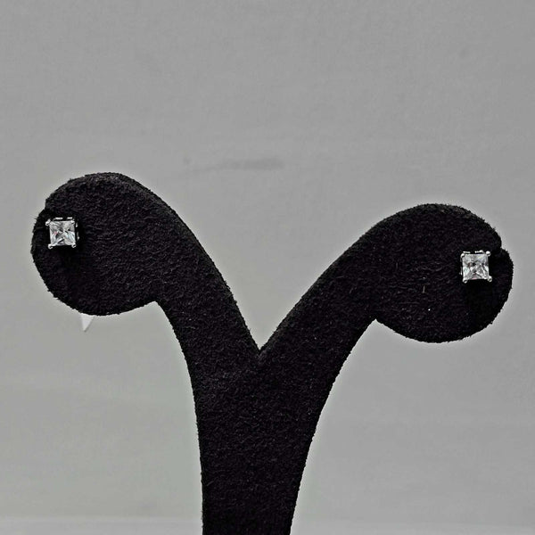 Solitaire Square Studs