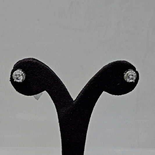 Lumi Solitaire Studs