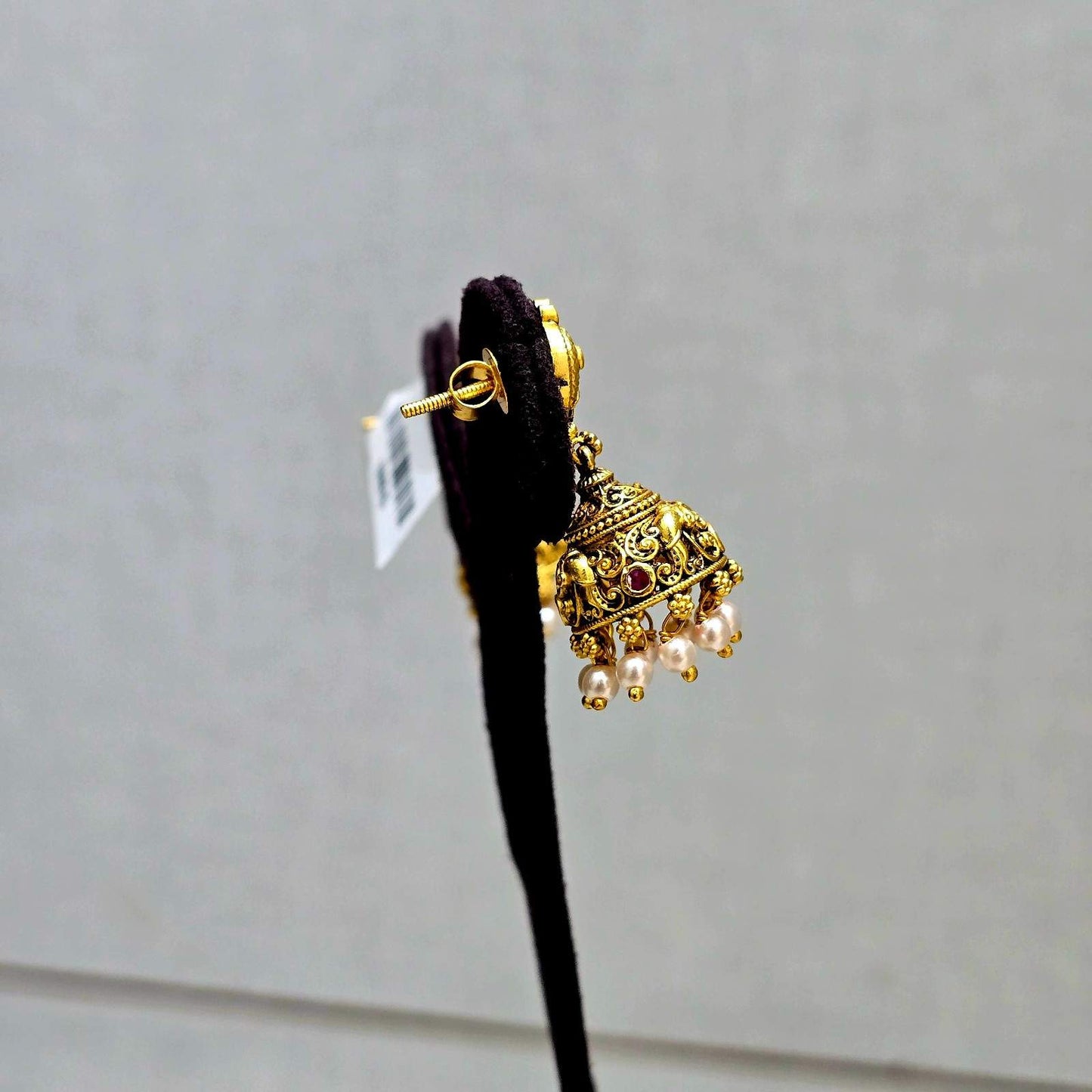 Queen’s Pearl Jhumkis
