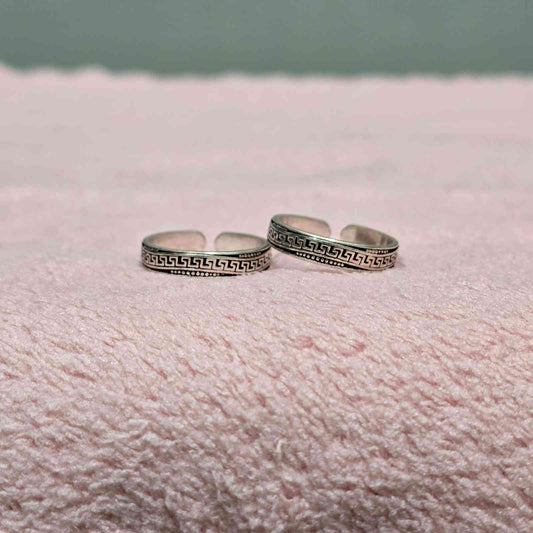 Silver Key Pattern Toe Ring