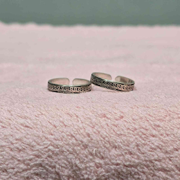 Silver Key Pattern Toe Ring