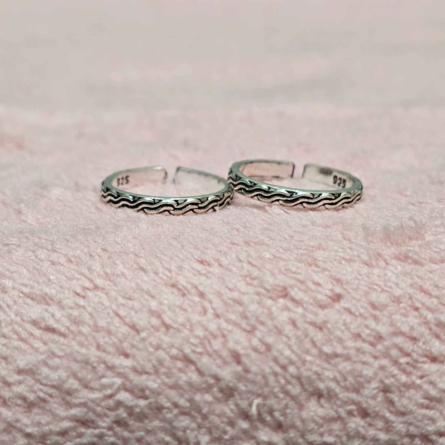 River Wave Toe Ring