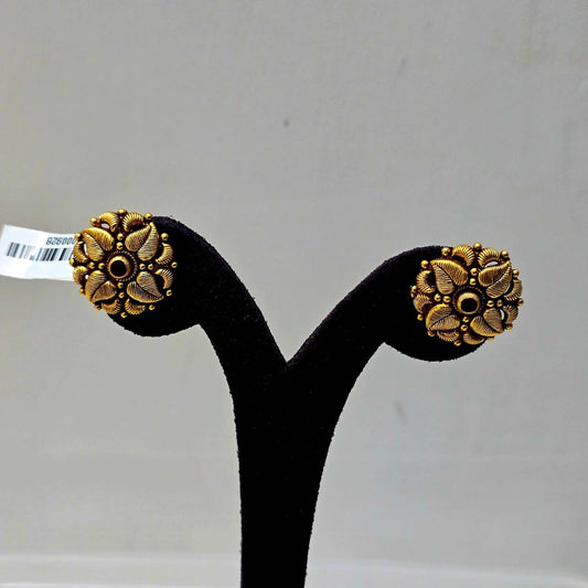 Pallavi Studs