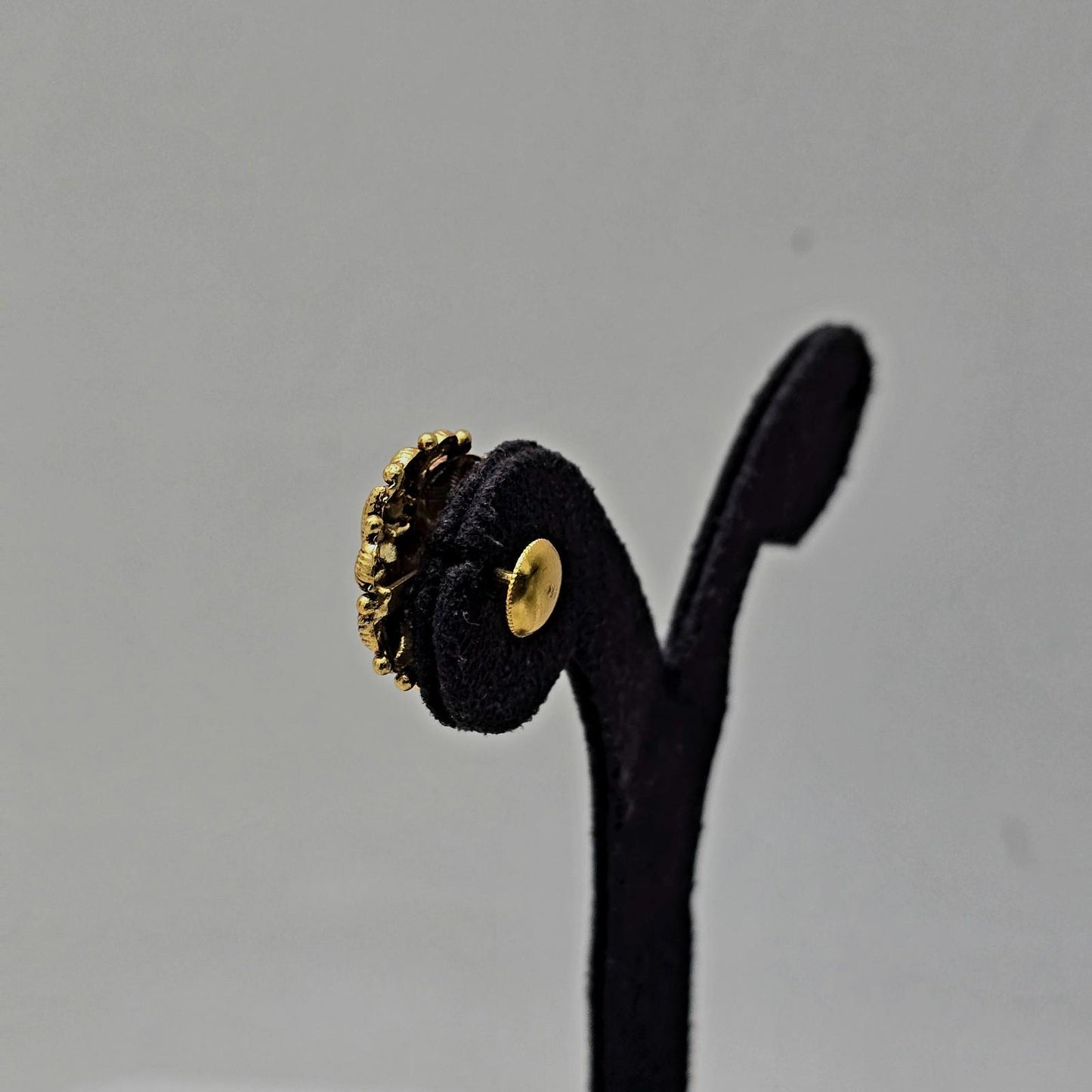 Pallavi Studs