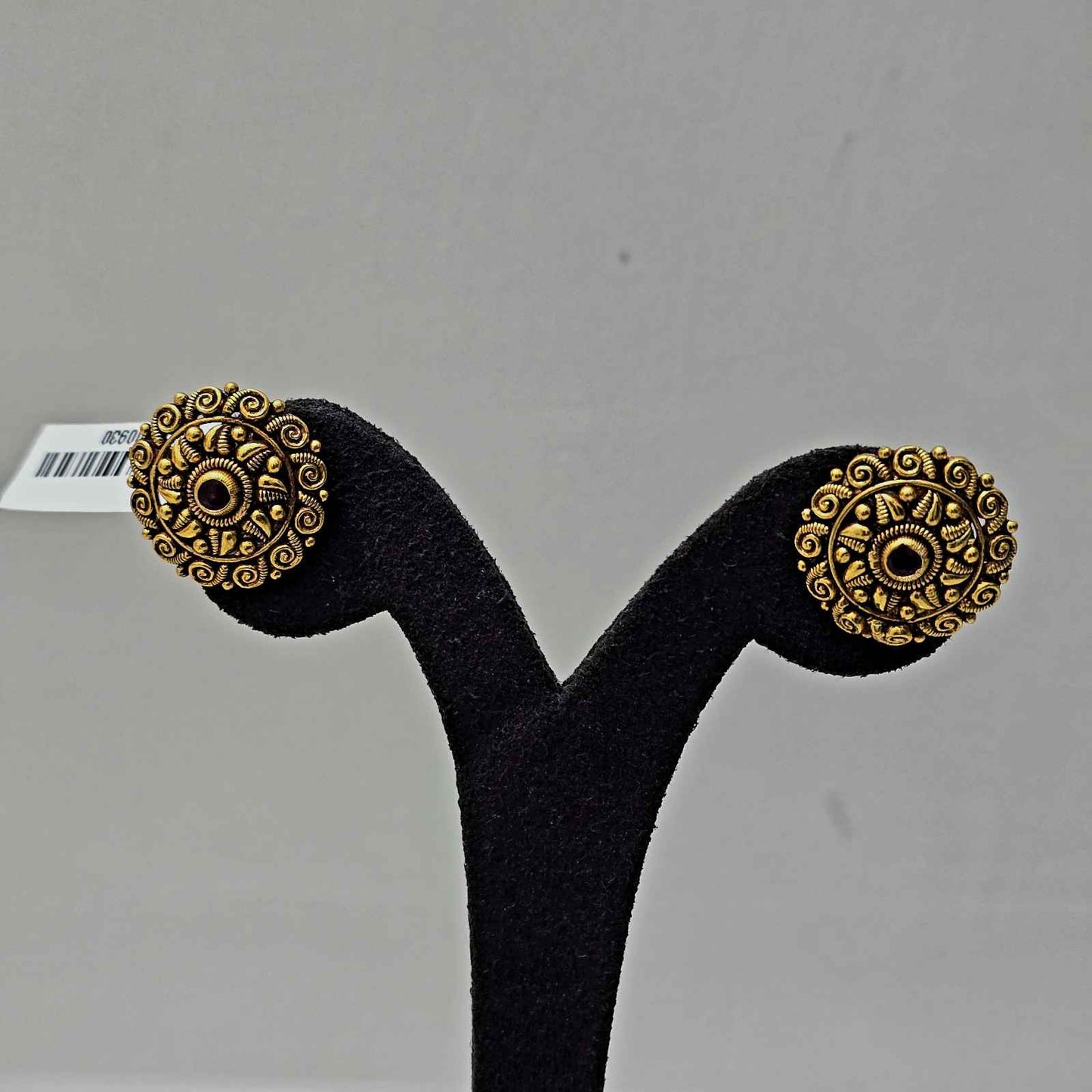 Aavarna Studs