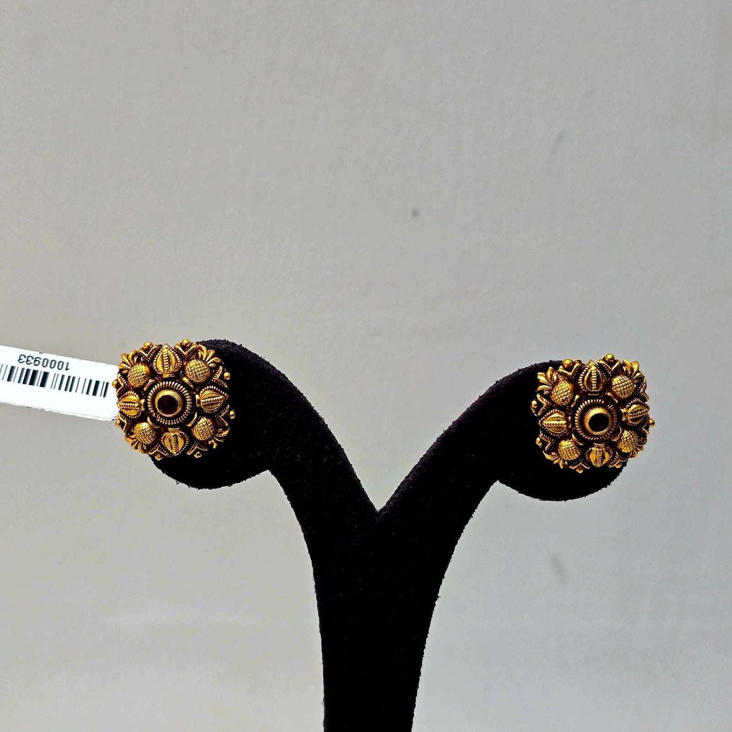 Kanakavali Studs