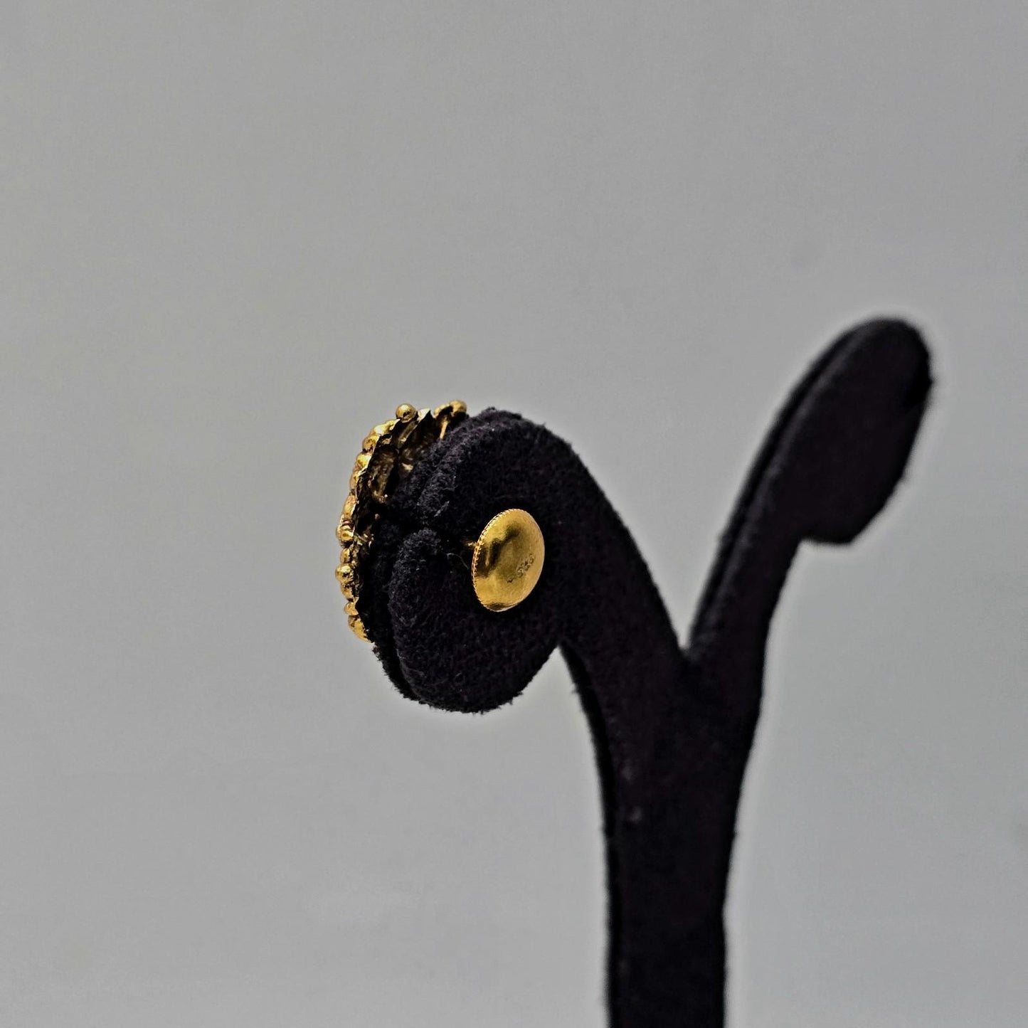Kanakavali Studs