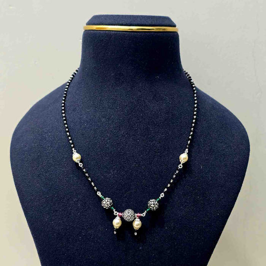 Nirva Black Beads