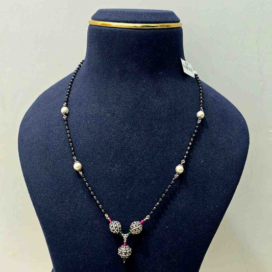 Rivya Black Beads