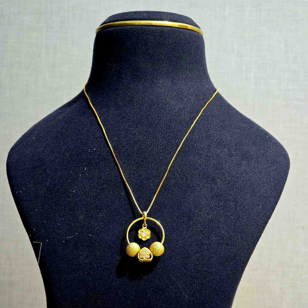 Kanaka Bloom Chain