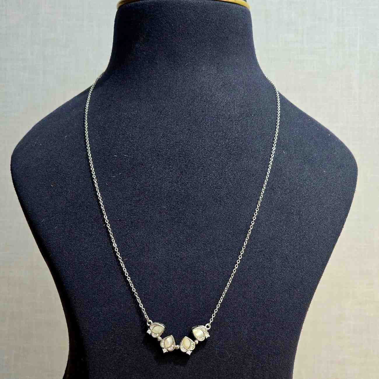 Ivory Paisley Chain