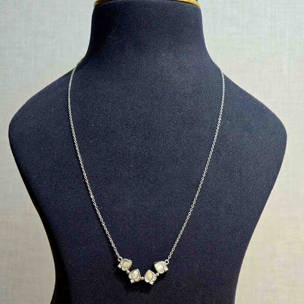 Ivory Paisley Chain