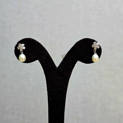 Clover Pearls Earrings