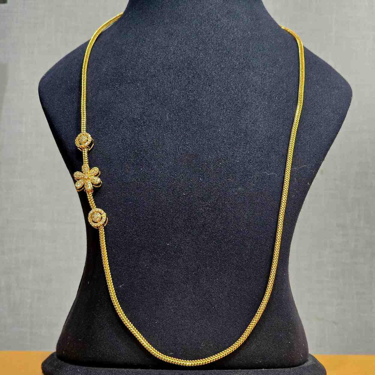 Swarna Pushpa Pusthelu Thadu