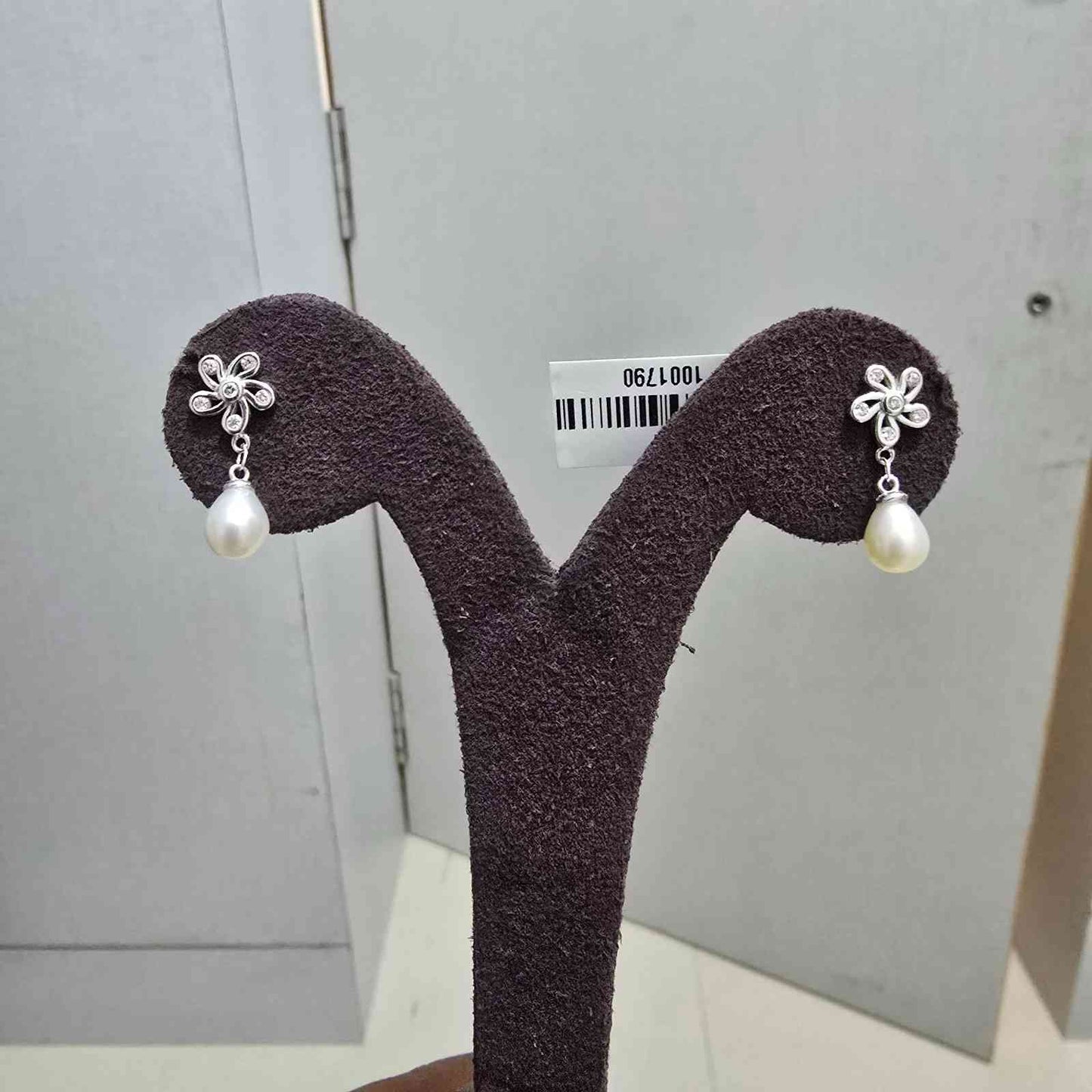 Silver Petal Pearl Drops