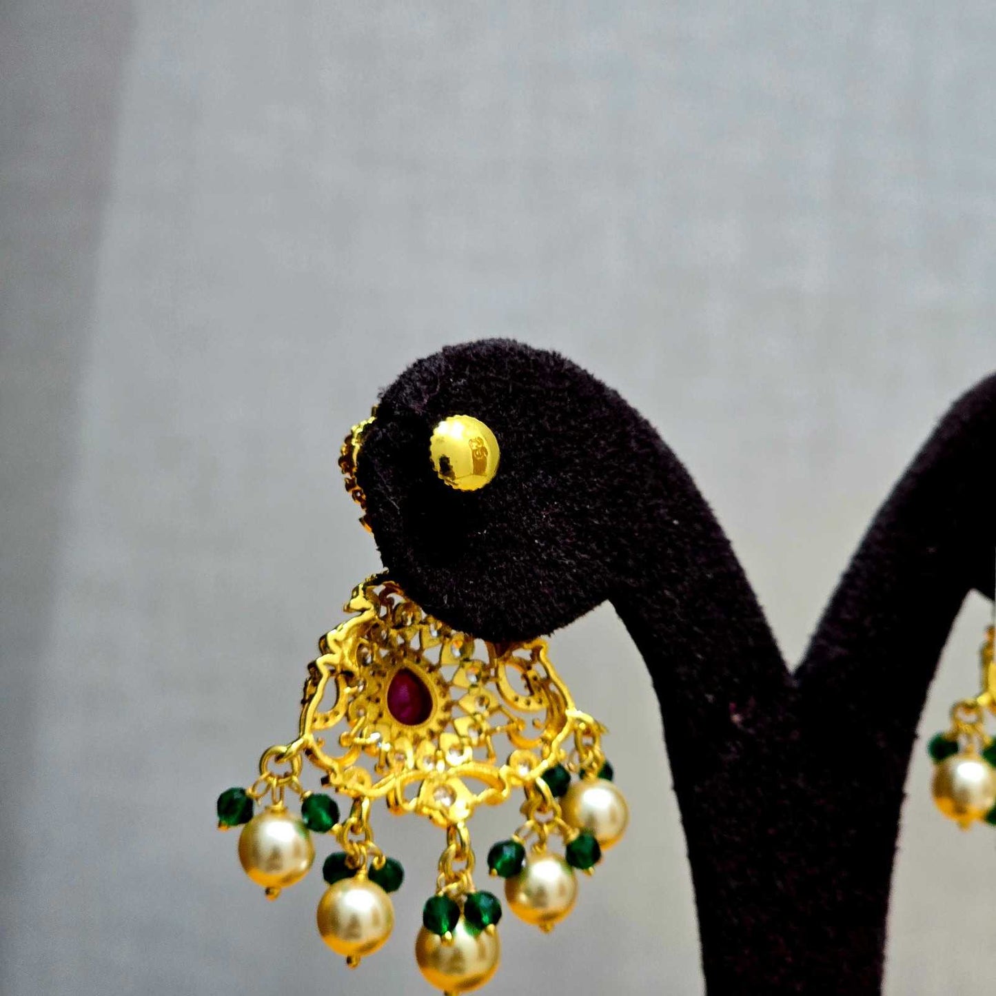 Nakshi Pearl Chandbalis