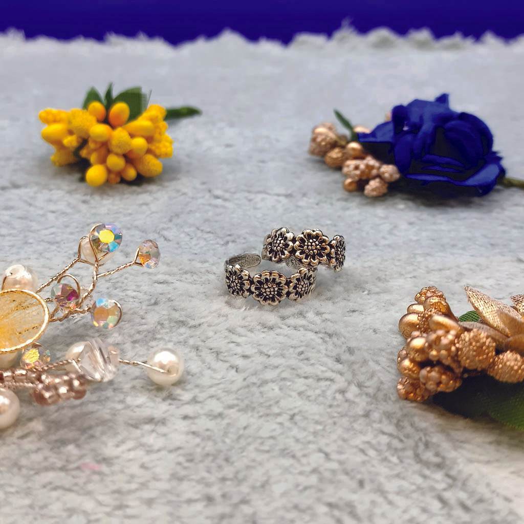 Tri Flower Toerings - Mayuri Silver House